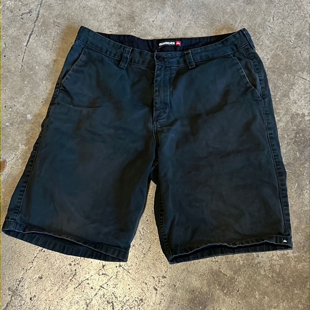 Men’s Quiksilver shorts, 33